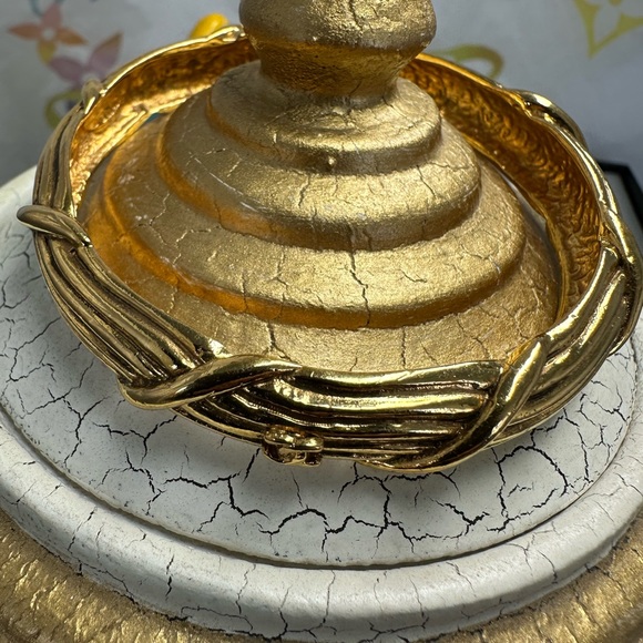 CHANEL vintage gold plated twisted CC bangle - Picture 9 of 16